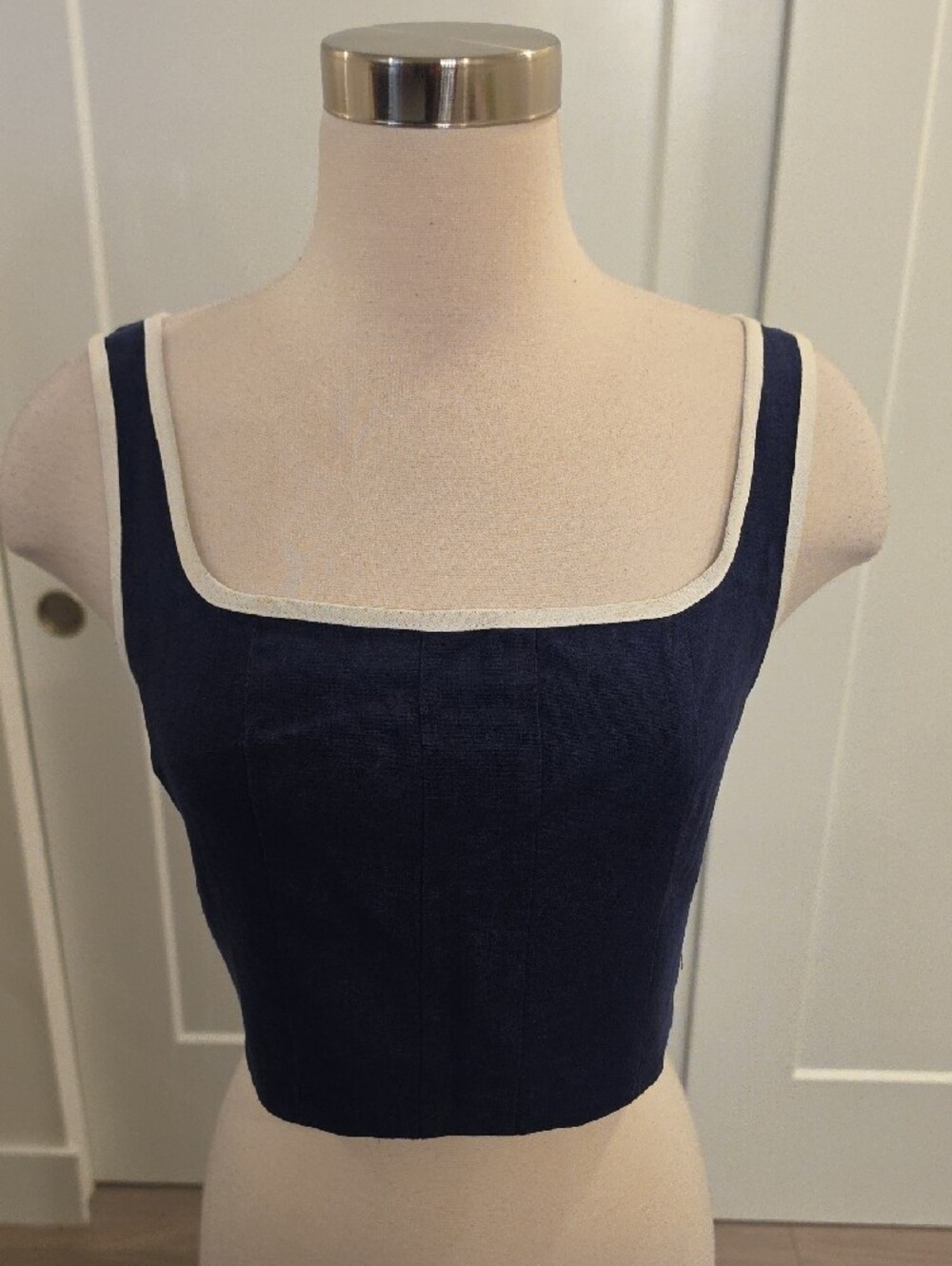 Avec Les Filles linen blend Navy Crop Top with White Trim size 6 new with tags - Picture 4 of 10